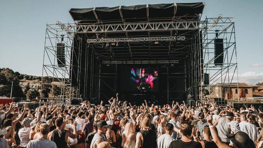 Why Music Festival Organisers Choose the Best Professional Chauffeur Services in Auckland